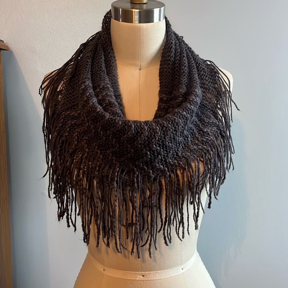 Kimberly C. two-toned dark gray scarf